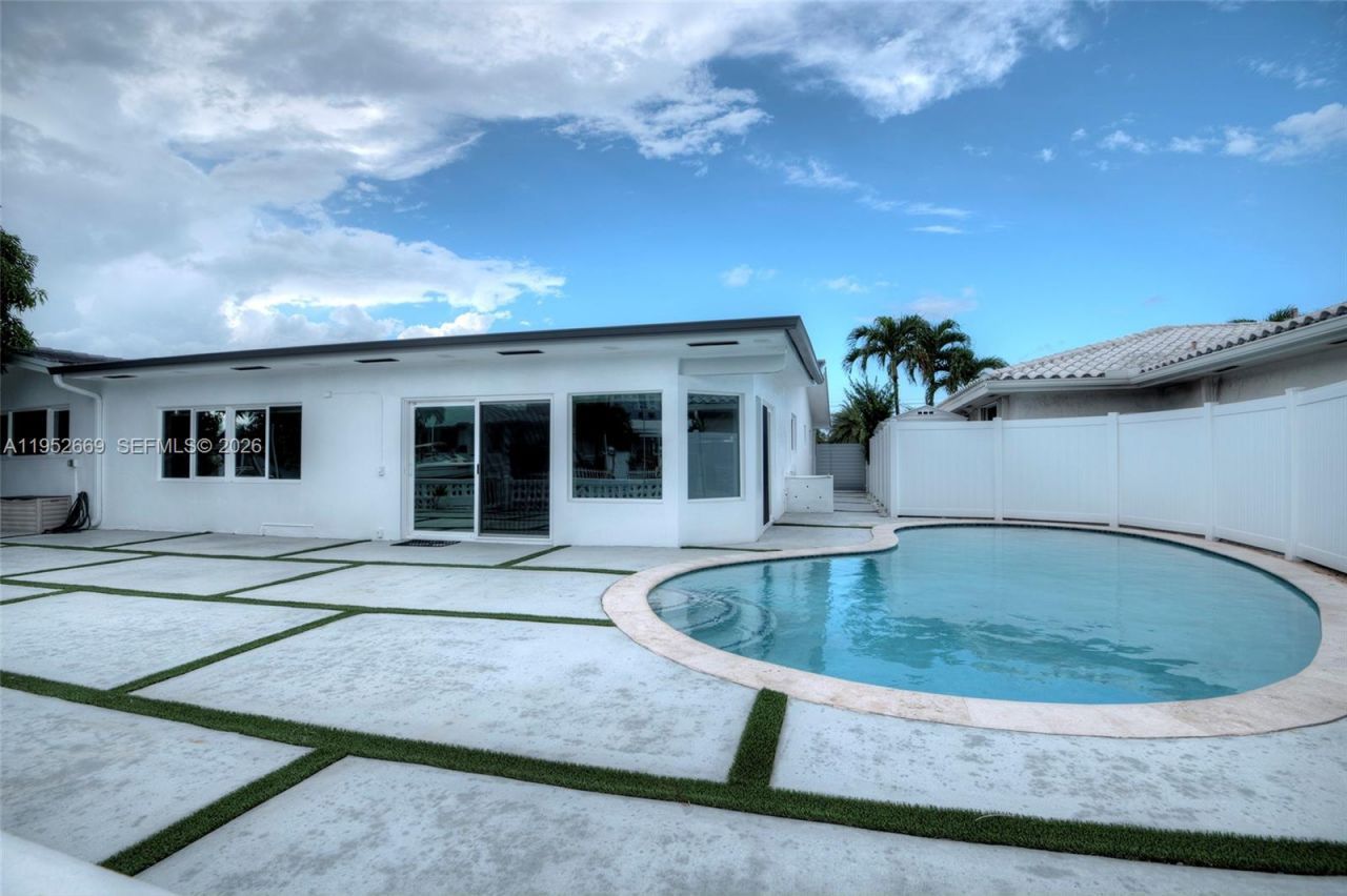 1250 NE 82nd St, Miami, FL 33138 Photo