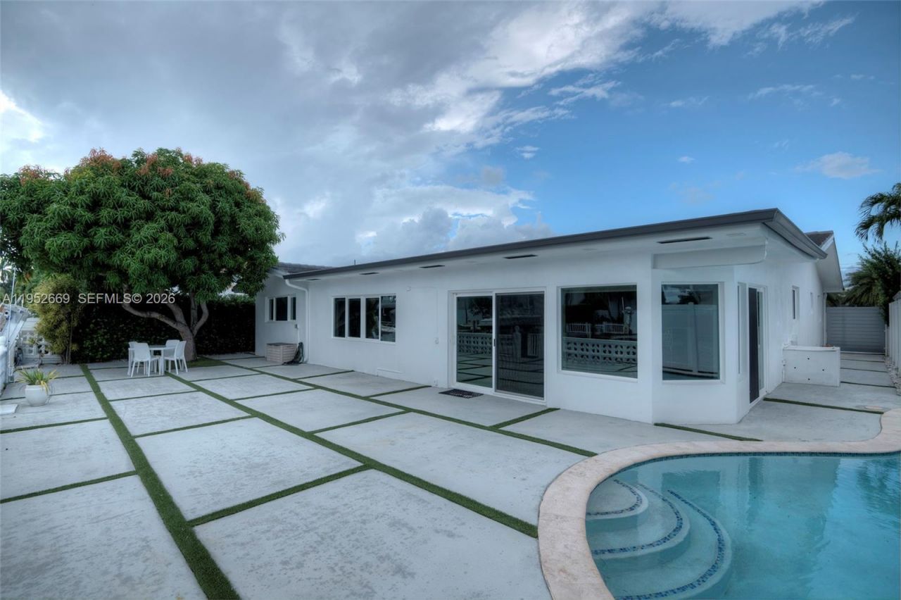 1250 NE 82nd St, Miami, FL 33138 Photo