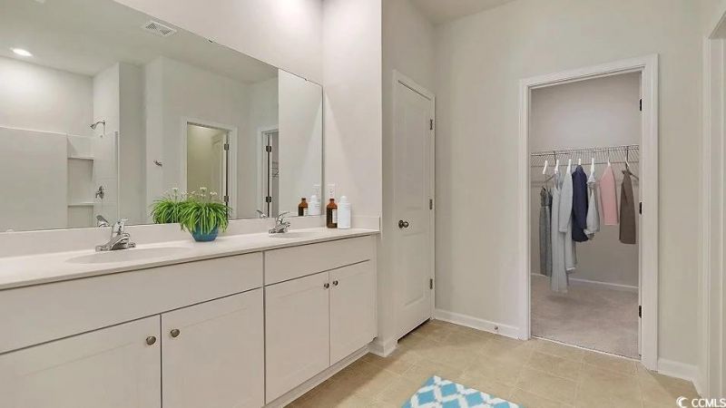 827 Western Rail Way Photo 6