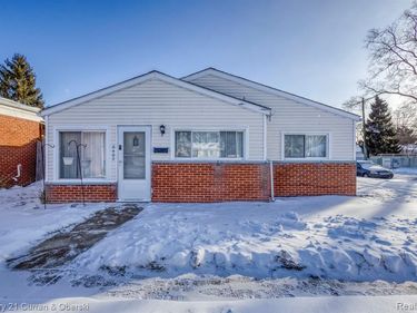 8402 Robindale Avenue, Dearborn Heights, MI 48127