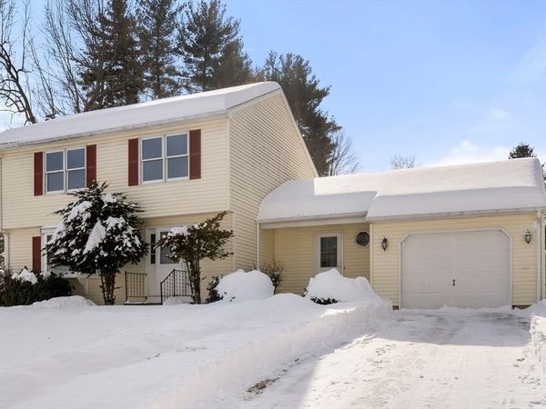 25 Laurelwood Lane, Springfield, MA 01128