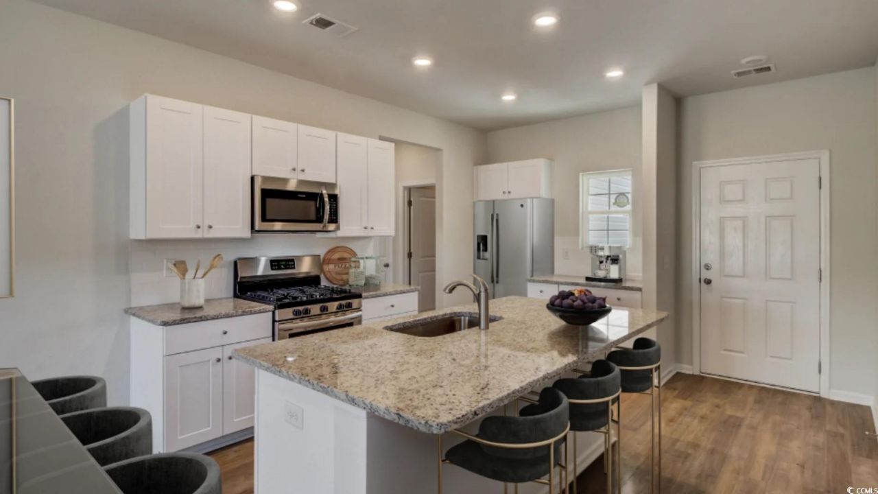 839 Western Rail Way Photo 5