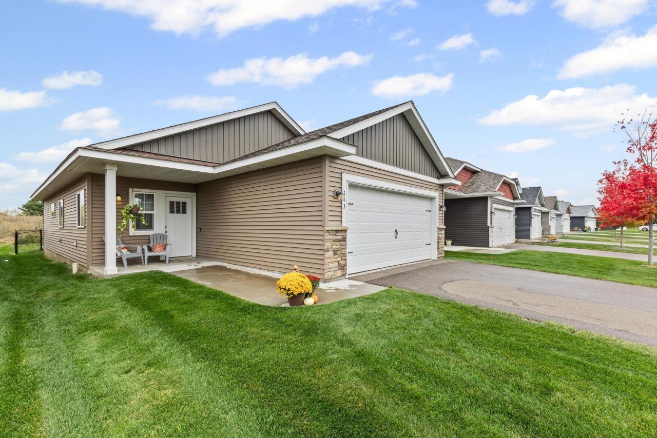 713 Cherrywood Lane Ne, Isanti, MN 55040 Main Photo