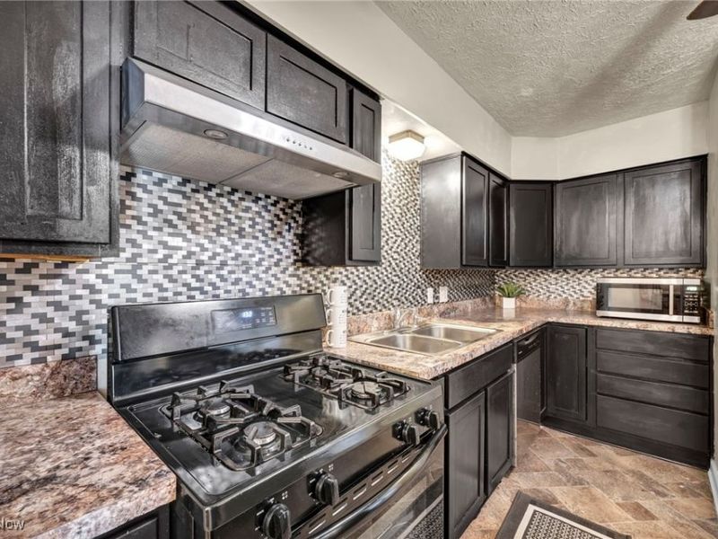 217 Tyler Avenue, Cuyahoga Falls, OH 44221 Photo 10