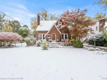 22627 Brookdale Street, Farmington, MI 48336