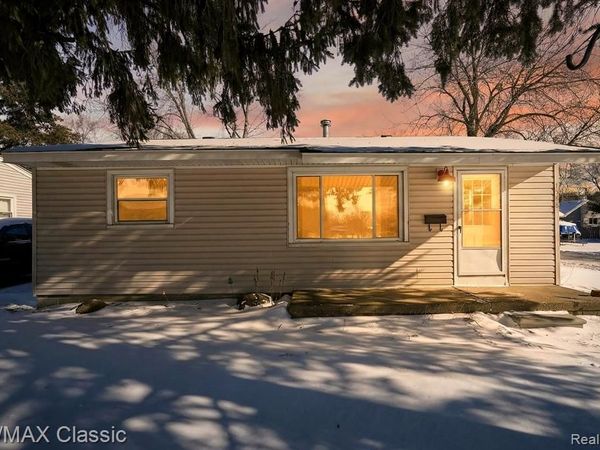 1588 N Duck Lake Road, Highland Twp, MI 48356