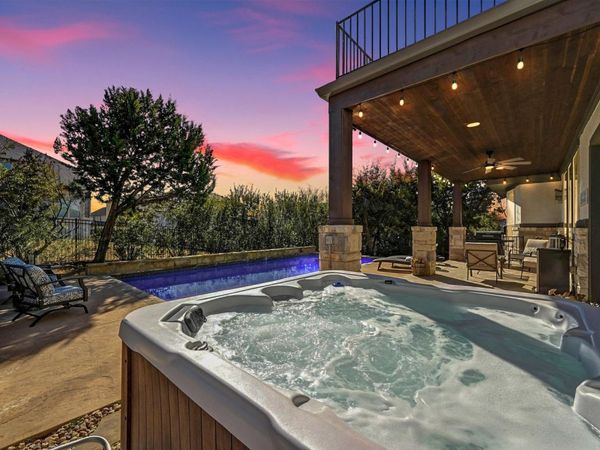 15717 De Fortuna DR, Bee Cave, TX 78738