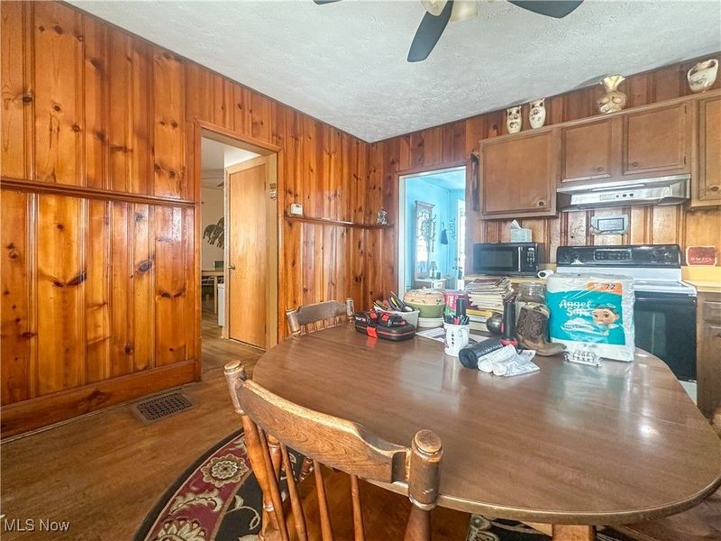 318 W 3rd Street, Niles, OH 44446 Photo 9