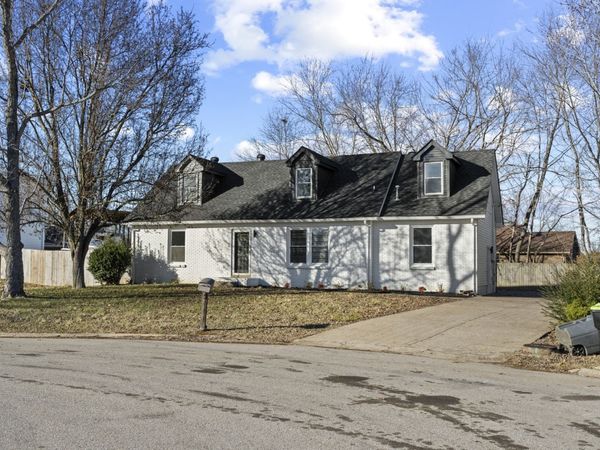 371 Manorstone Ln, Clarksville, TN 37042