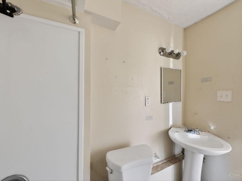 4340 W Eighth Street, Cincinnati, OH 45205 Photo 25