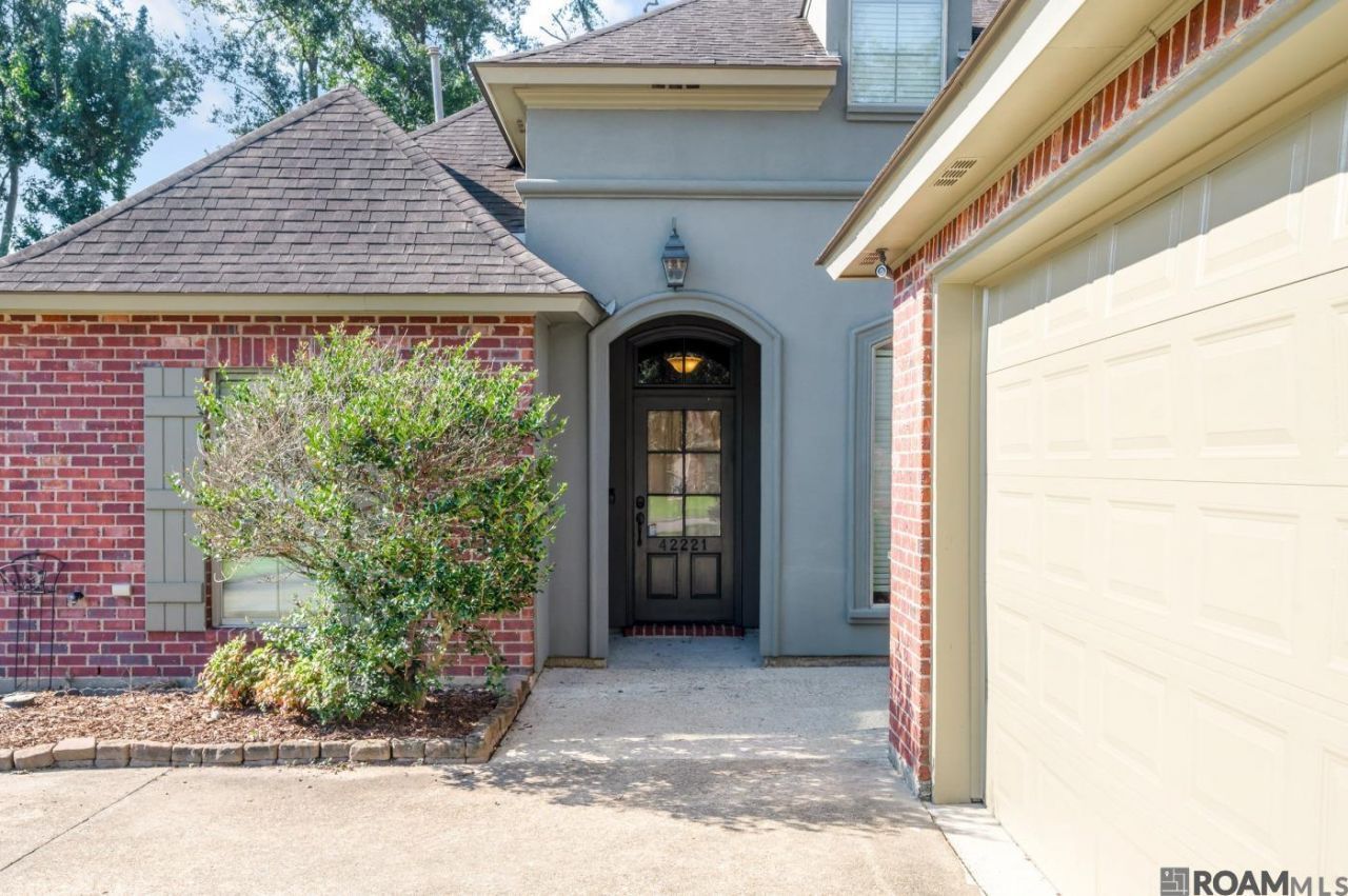 42221 Conifer Dr, Gonzales, LA 70737 Main Photo
