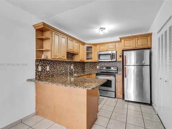 1750 W 56th St , Unit 210, Hialeah, FL 33012