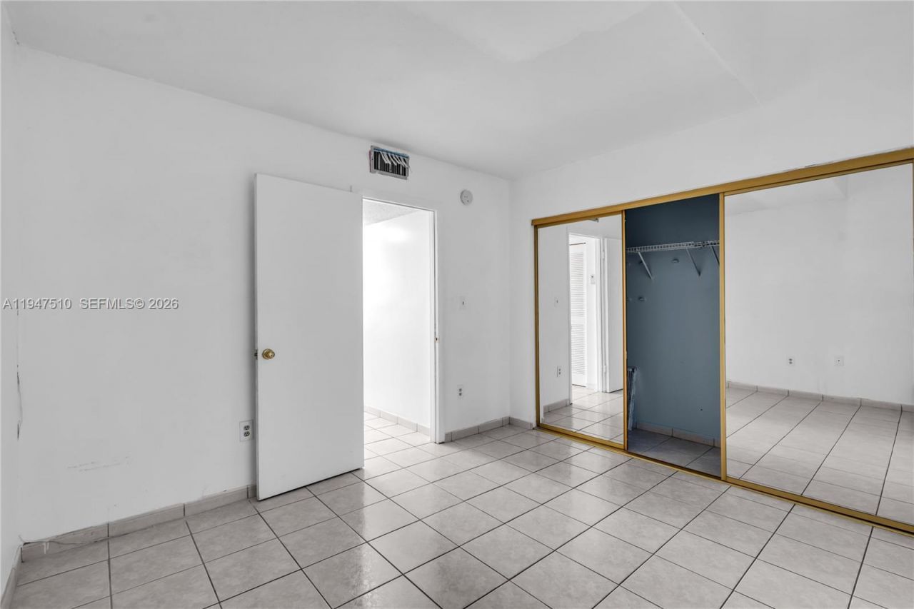 1750 W 56th St , Unit 210, Hialeah, FL 33012 Photo