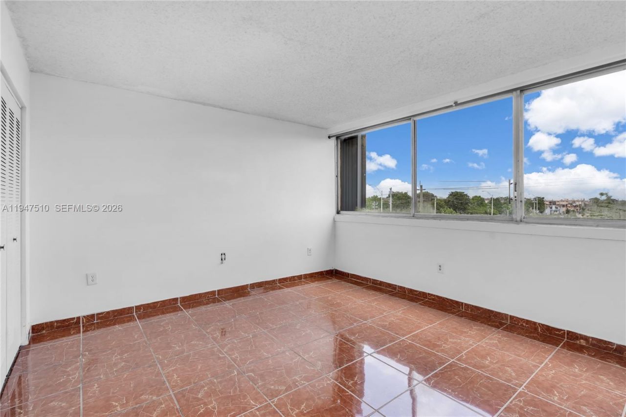 1750 W 56th St , Unit 210, Hialeah, FL 33012 Photo
