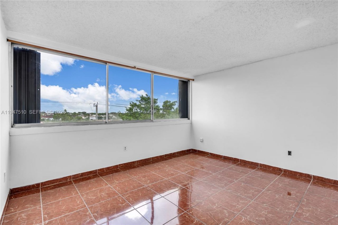 1750 W 56th St , Unit 210, Hialeah, FL 33012 Photo