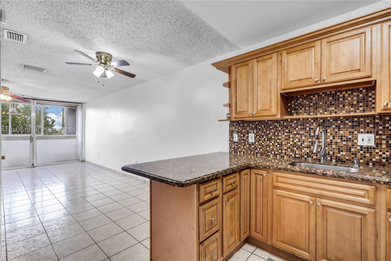 1750 W 56th St , Unit 210, Hialeah, FL 33012 Photo