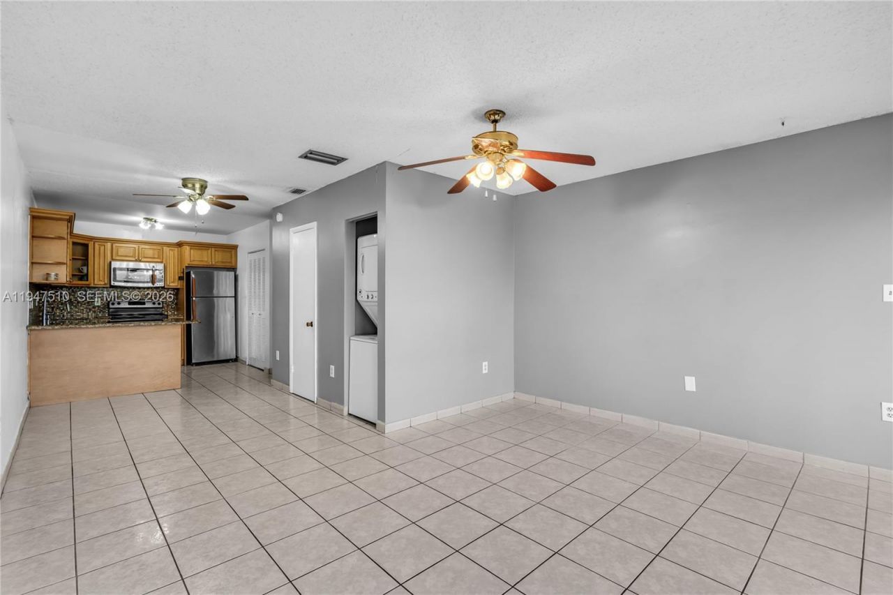 1750 W 56th St , Unit 210, Hialeah, FL 33012 Photo