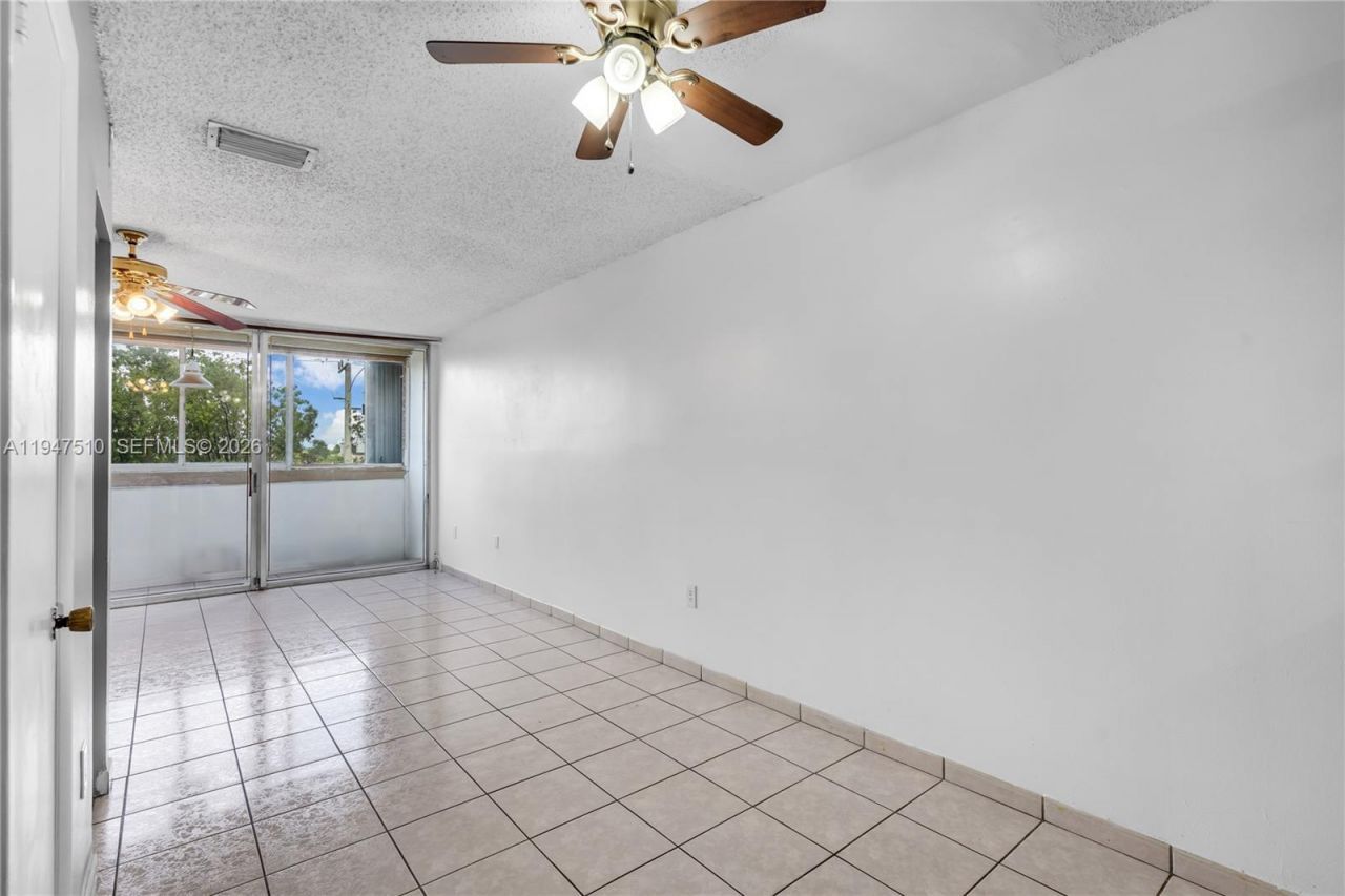 1750 W 56th St , Unit 210, Hialeah, FL 33012 Photo