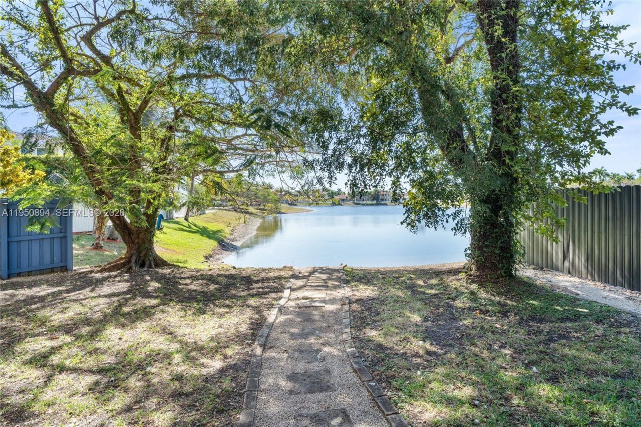 16062 SW 43rd Ter, Miami, FL 33185 Photo