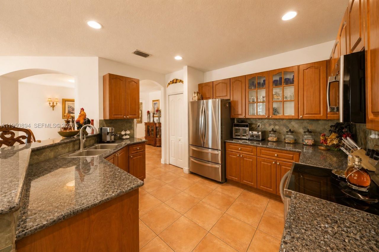 16062 SW 43rd Ter, Miami, FL 33185 Photo