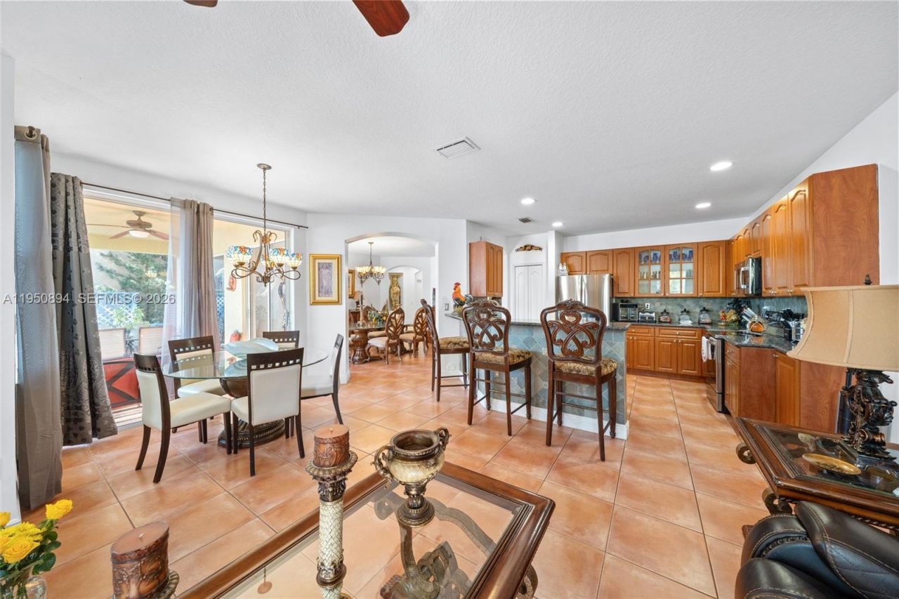 16062 SW 43rd Ter, Miami, FL 33185 Photo