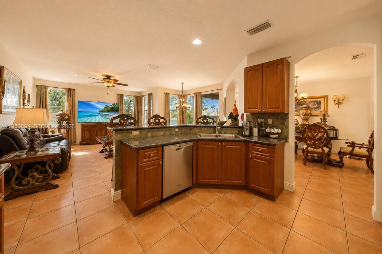 16062 SW 43rd Ter, Miami, FL 33185 Photo
