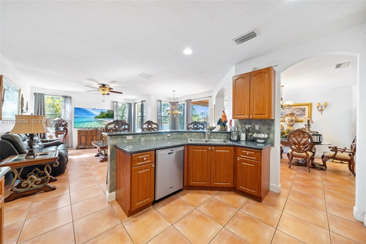 16062 SW 43rd Ter, Miami, FL 33185 Photo