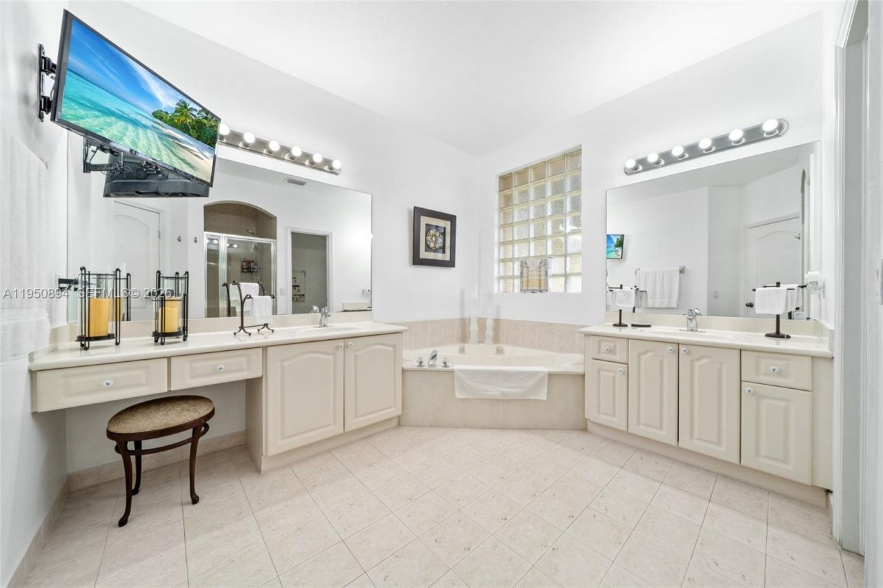 16062 SW 43rd Ter, Miami, FL 33185 Photo