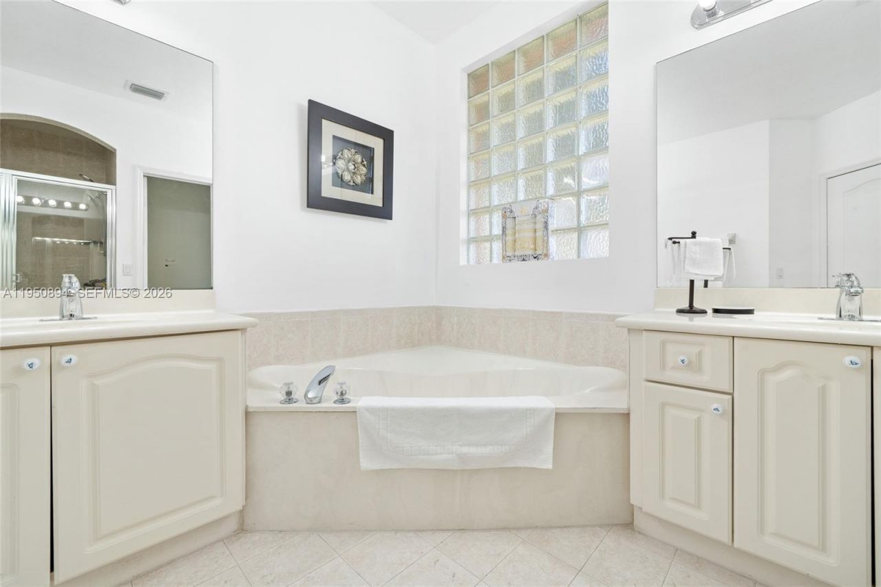 16062 SW 43rd Ter, Miami, FL 33185 Photo