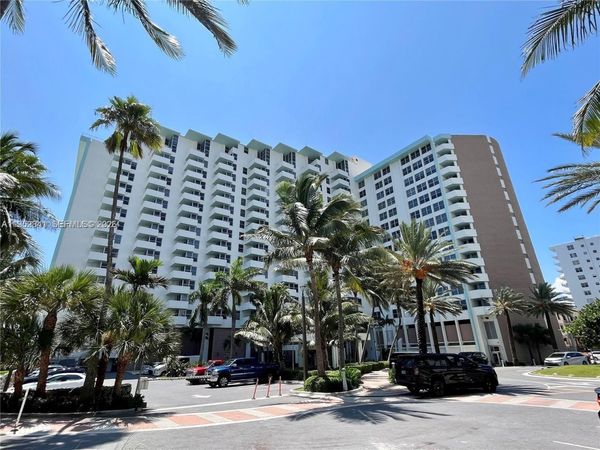 2899 Collins Ave, Unit 1502, Miami Beach, FL 33140