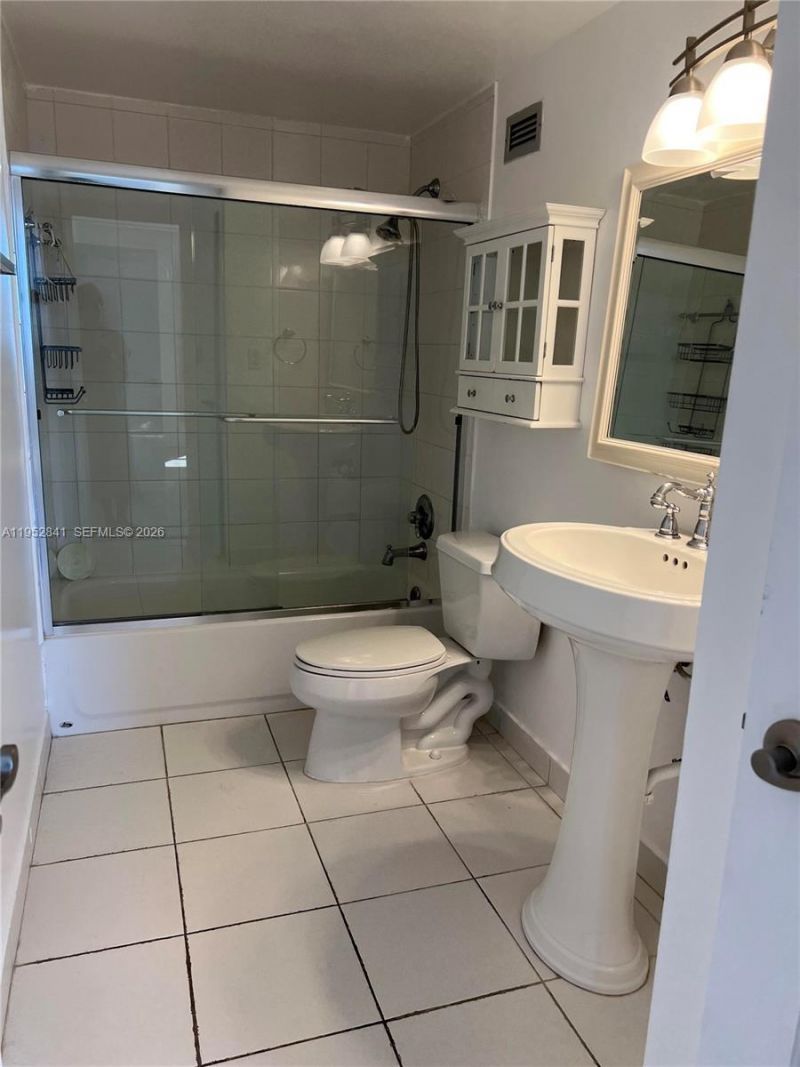 2899 Collins Ave, Unit 1502, Miami Beach, FL 33140 Photo