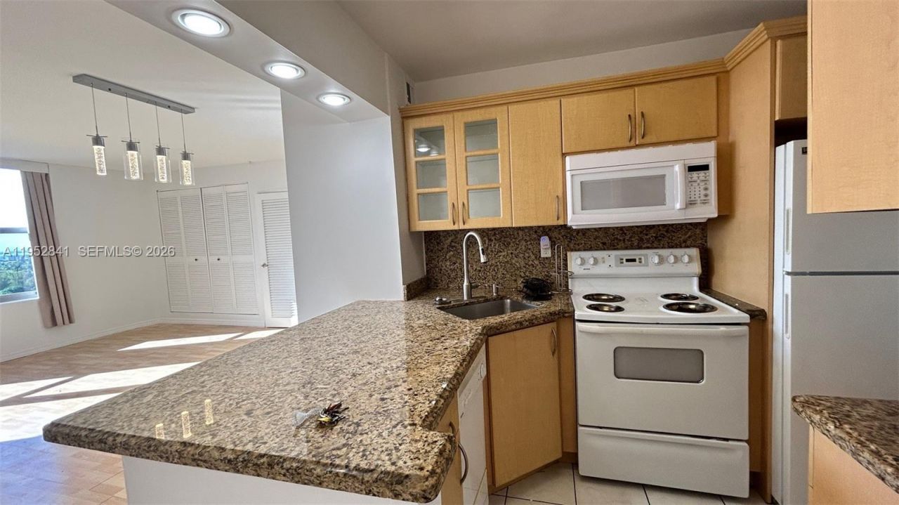 2899 Collins Ave, Unit 1502, Miami Beach, FL 33140 Photo