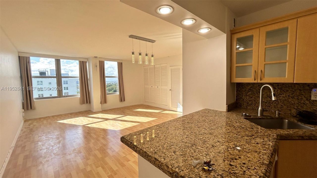 2899 Collins Ave, Unit 1502, Miami Beach, FL 33140 Photo