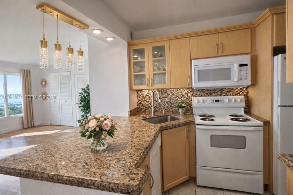 2899 Collins Ave, Unit 1502, Miami Beach, FL 33140 Photo