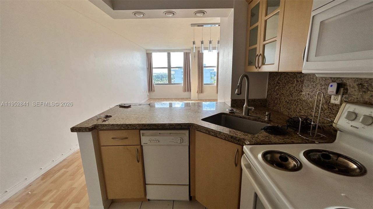 2899 Collins Ave, Unit 1502, Miami Beach, FL 33140 Photo