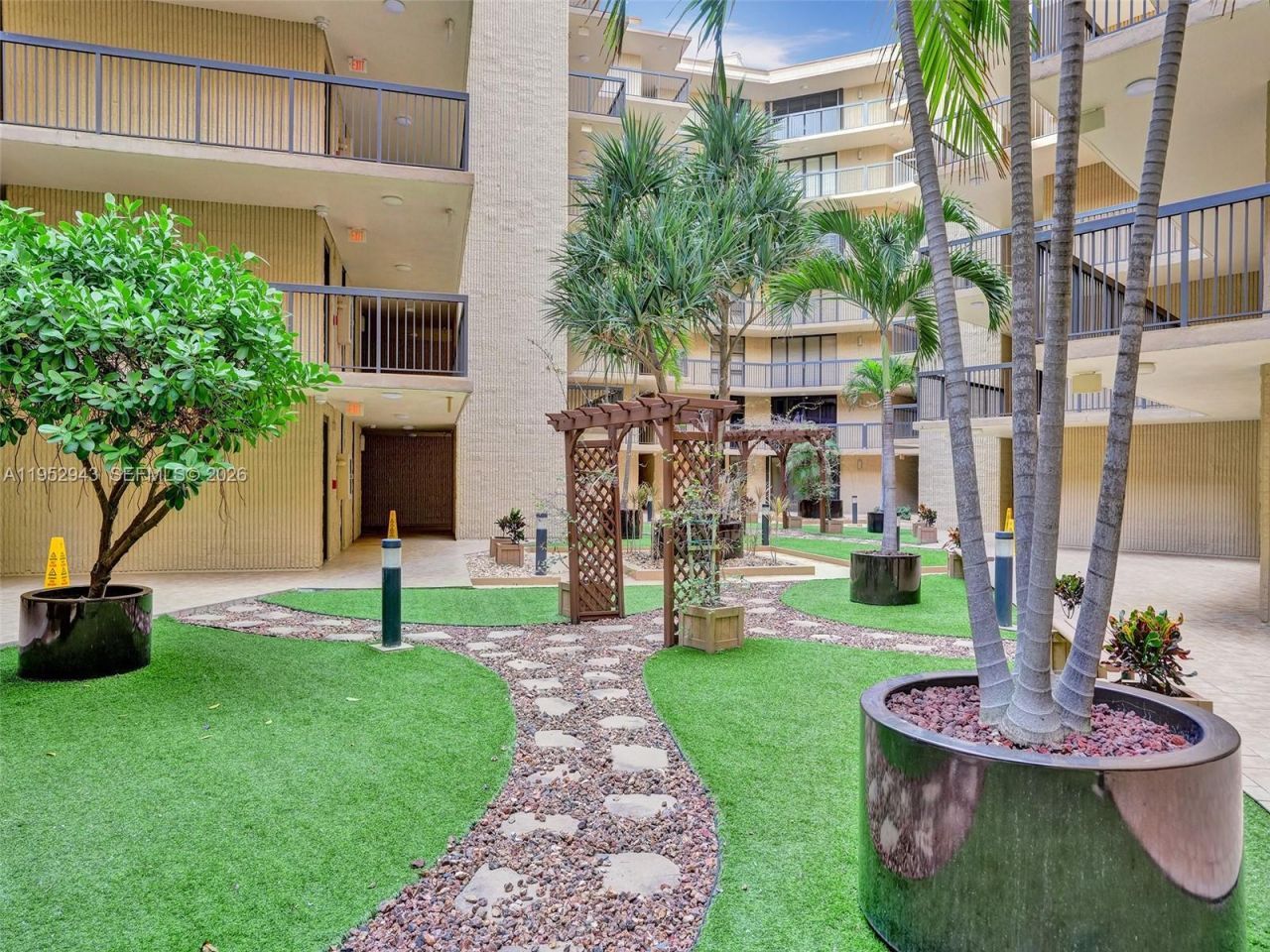 1167 Hillsboro Mile , Unit 607, Hillsboro Beach, FL 33062 Photo