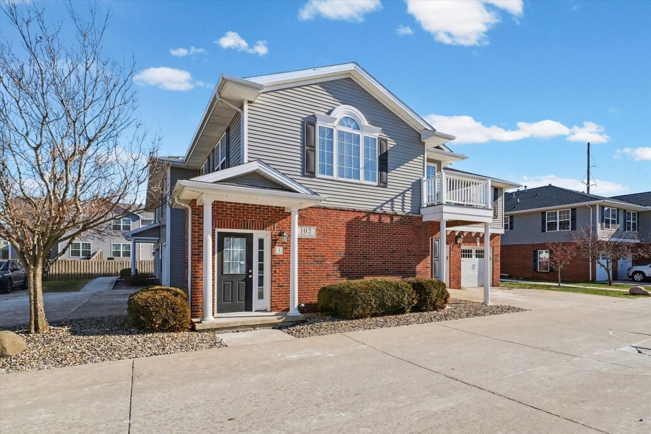 102 Essex Lane, Unit 10, Savoy, IL 61874 Main Photo