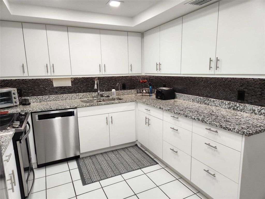 16100 Golf Club Road, Unit 301, Weston, FL 33326 Photo