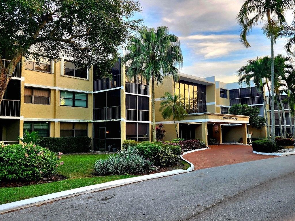 16100 Golf Club Road, Unit 301, Weston, FL 33326 Photo