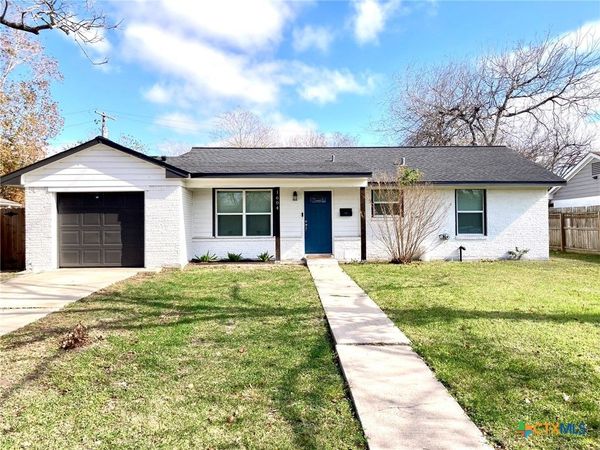 1604 Crockett Avenue, Victoria, TX 77901