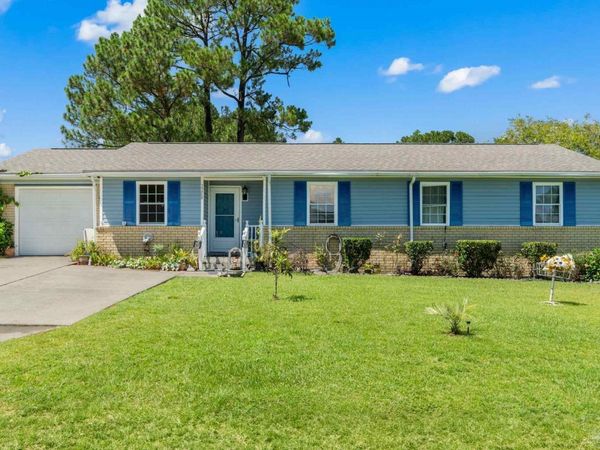 2200 Sparrow Ln, Pensacola, FL 32534