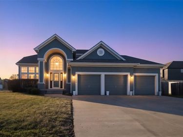 18002 Rollins Drive, Smithville, MO 64089