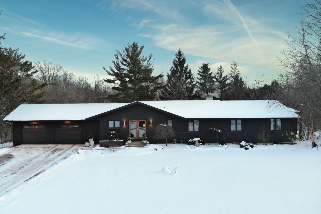 6811 W Gate Road, Roscoe, IL 61073 Main Photo