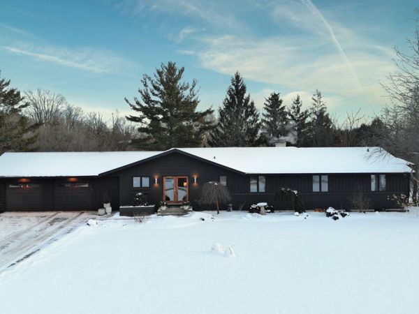 6811 W Gate Road, Roscoe, IL 61073