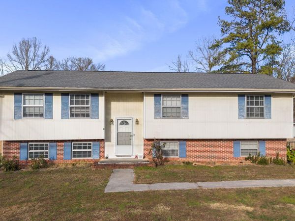 3035 W Lake Drive NW, Cleveland, TN 37312