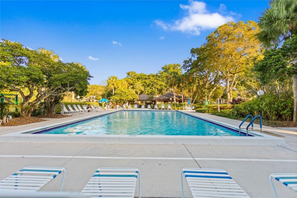 821 Cypress Boulevard, Unit 304, Pompano Beach, FL 33069 Photo