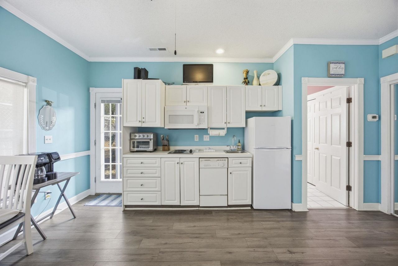 370 Lands End Blvd.  Photo 10