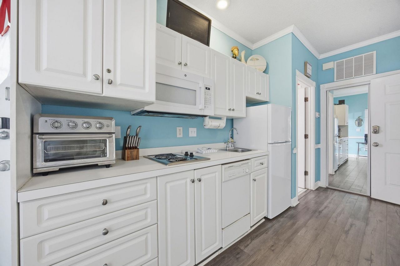 370 Lands End Blvd.  Photo 11