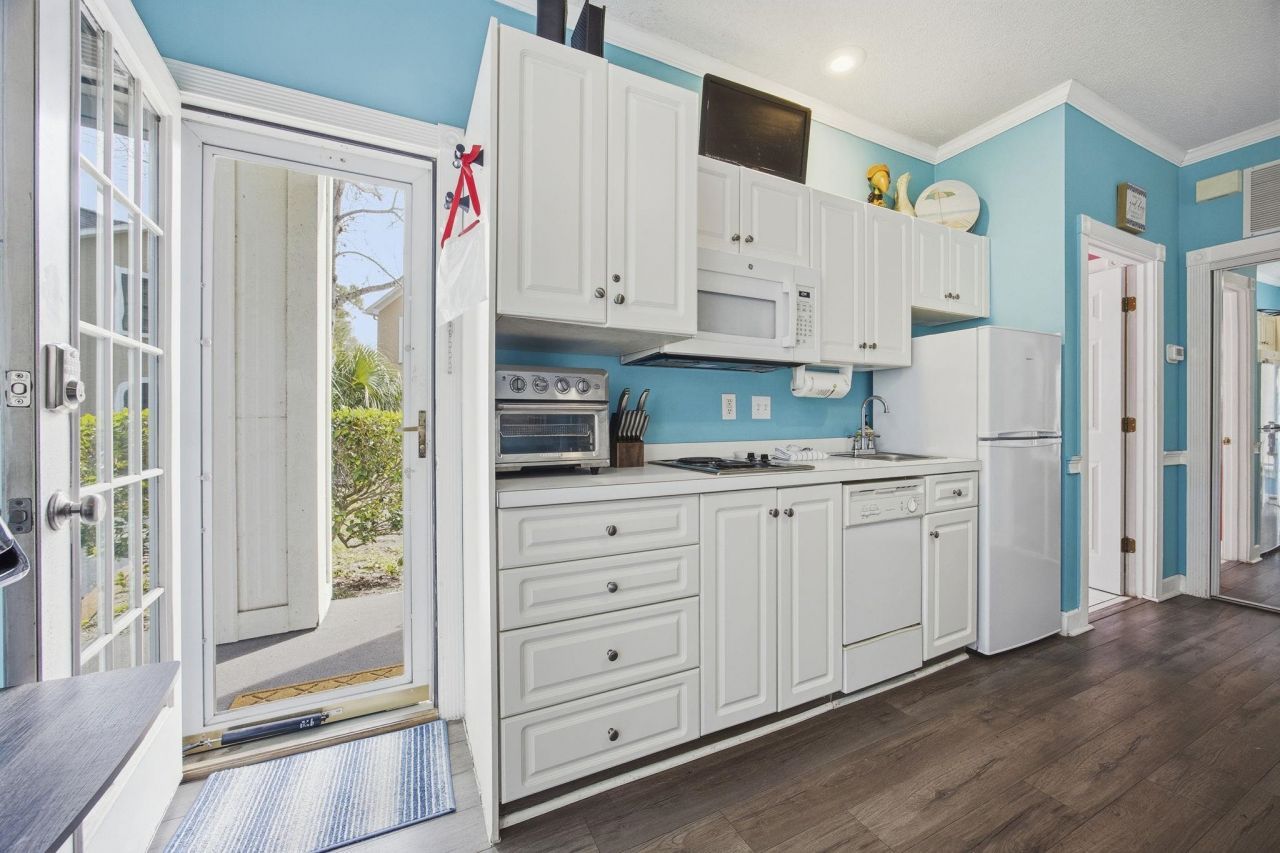 370 Lands End Blvd.  Photo 14