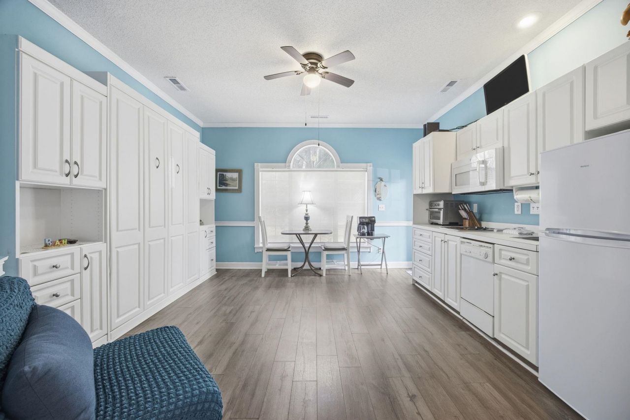 370 Lands End Blvd.  Photo 4